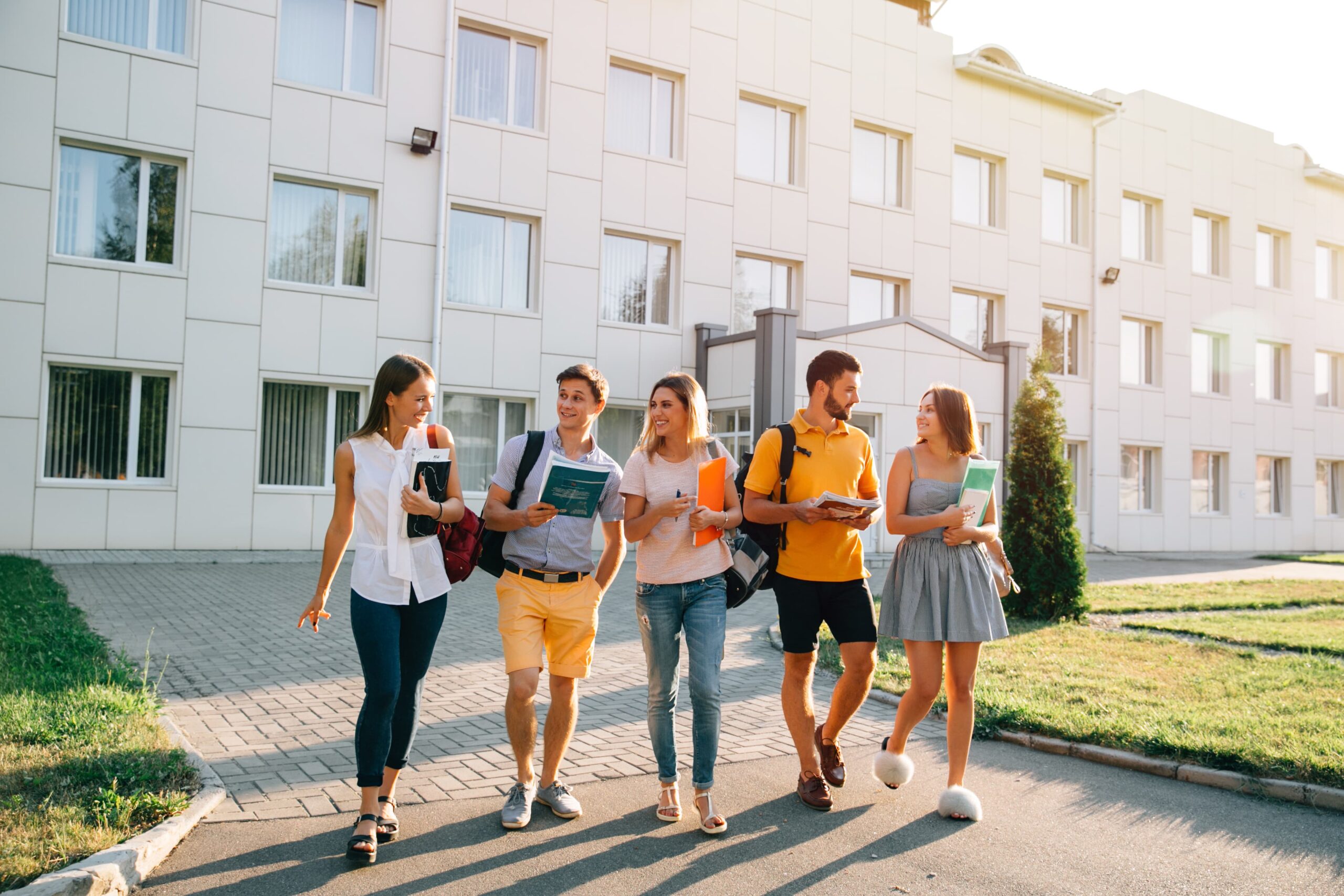best college for degree in abu dhabi
